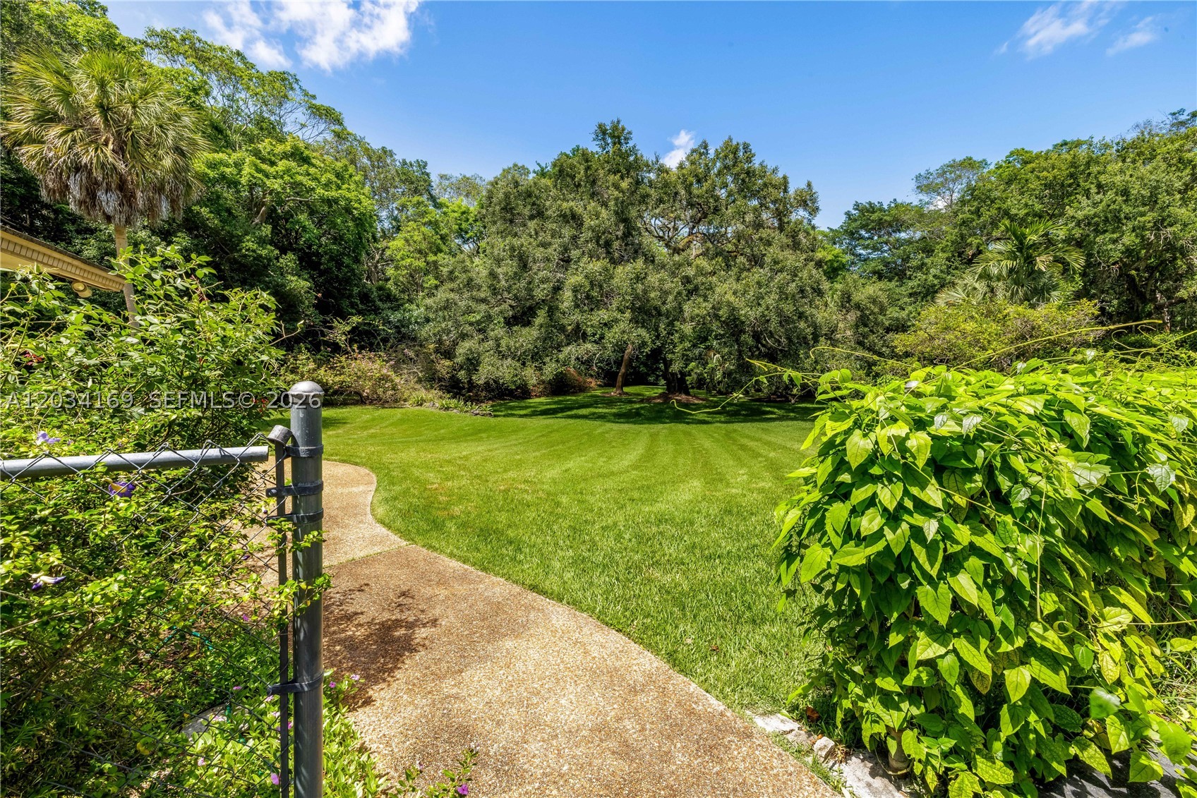 SNAPPER CREEK LAKES SUB - Residential