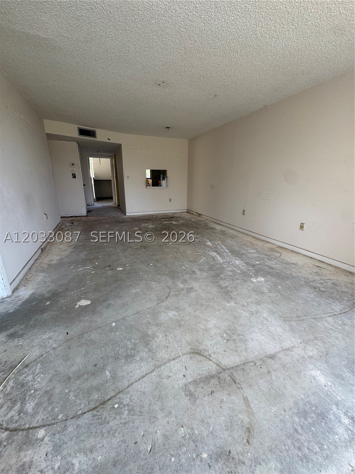 A perfect blank canvas ready for your personal touch! Excellent opportunity in a 55+ community! This charming first-floor corner  2 beds and 2 full bath unit offers comfort, privacy, and a desirable location in a well-maintained and peaceful neighborhood.


 The property is ready to be remodeled and updated to the buyer’s taste, offering the opportunity to create a customized dream home that reflects your style and preferences.
The apartment features a functional layout, plenty of natural light, and easy access with no stairs to climb, making it ideal for a comfortable and convenient lifestyle. As a corner unit, it provides added privacy and a bright, airy atmosphere.

Don't miss this fantastic opportunity to own and customize a home in a desirable 55+ community!
