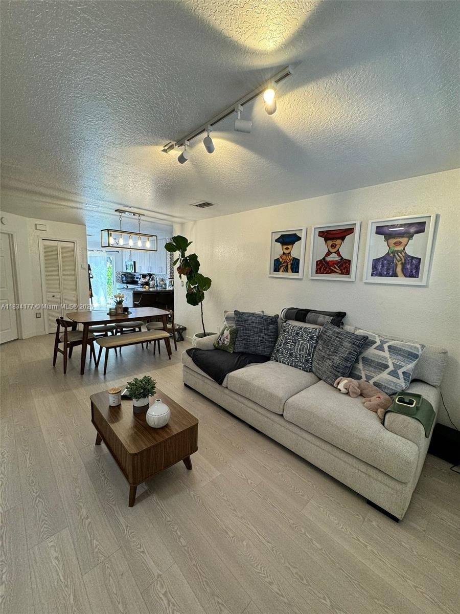 DORAL GRAND CONDO - Residential Lease