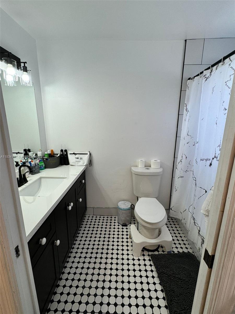 DORAL GRAND CONDO - Residential Lease