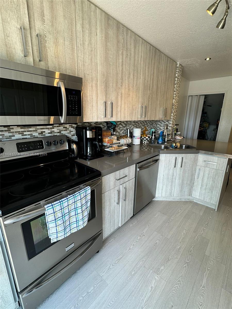 DORAL GRAND CONDO - Residential Lease