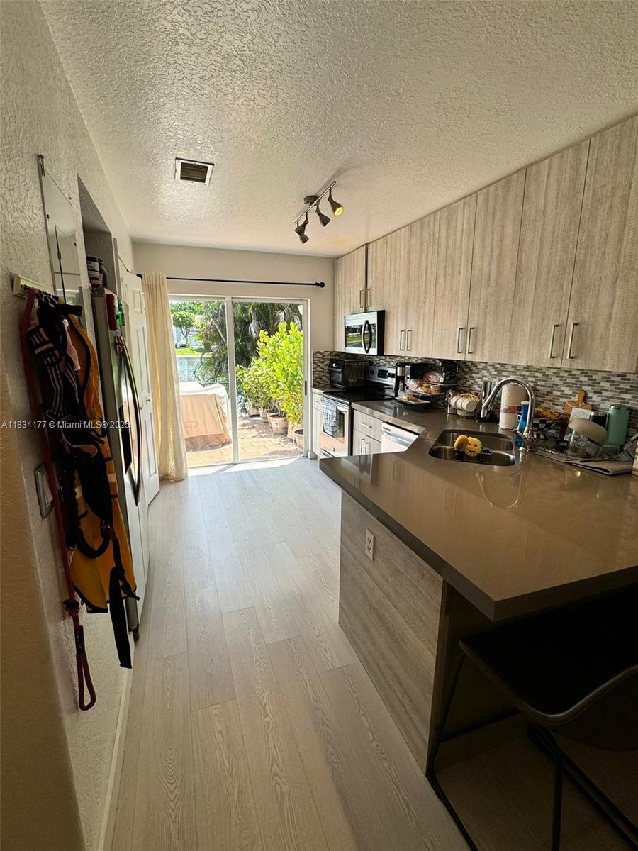 DORAL GRAND CONDO - Residential Lease
