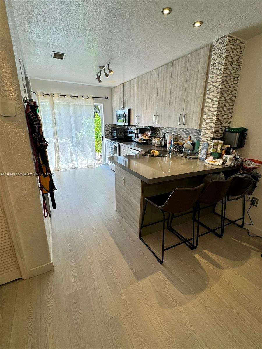 DORAL GRAND CONDO - Residential Lease