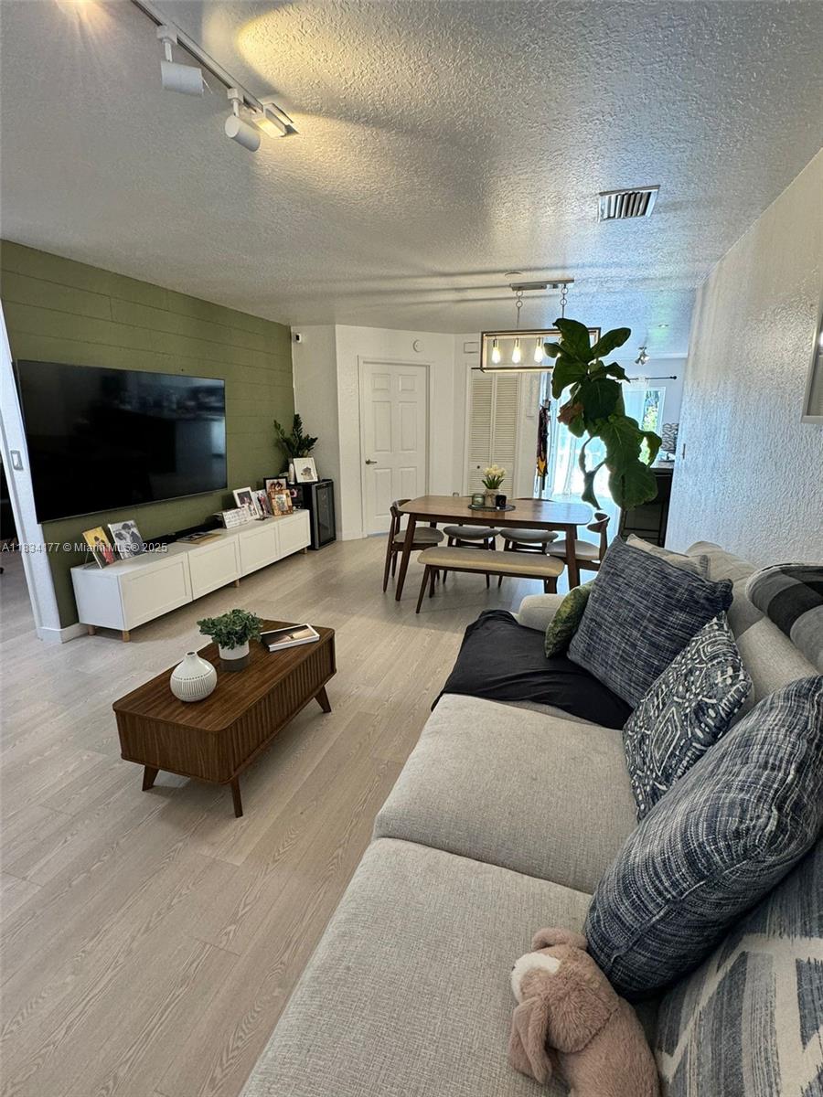 DORAL GRAND CONDO - Residential Lease