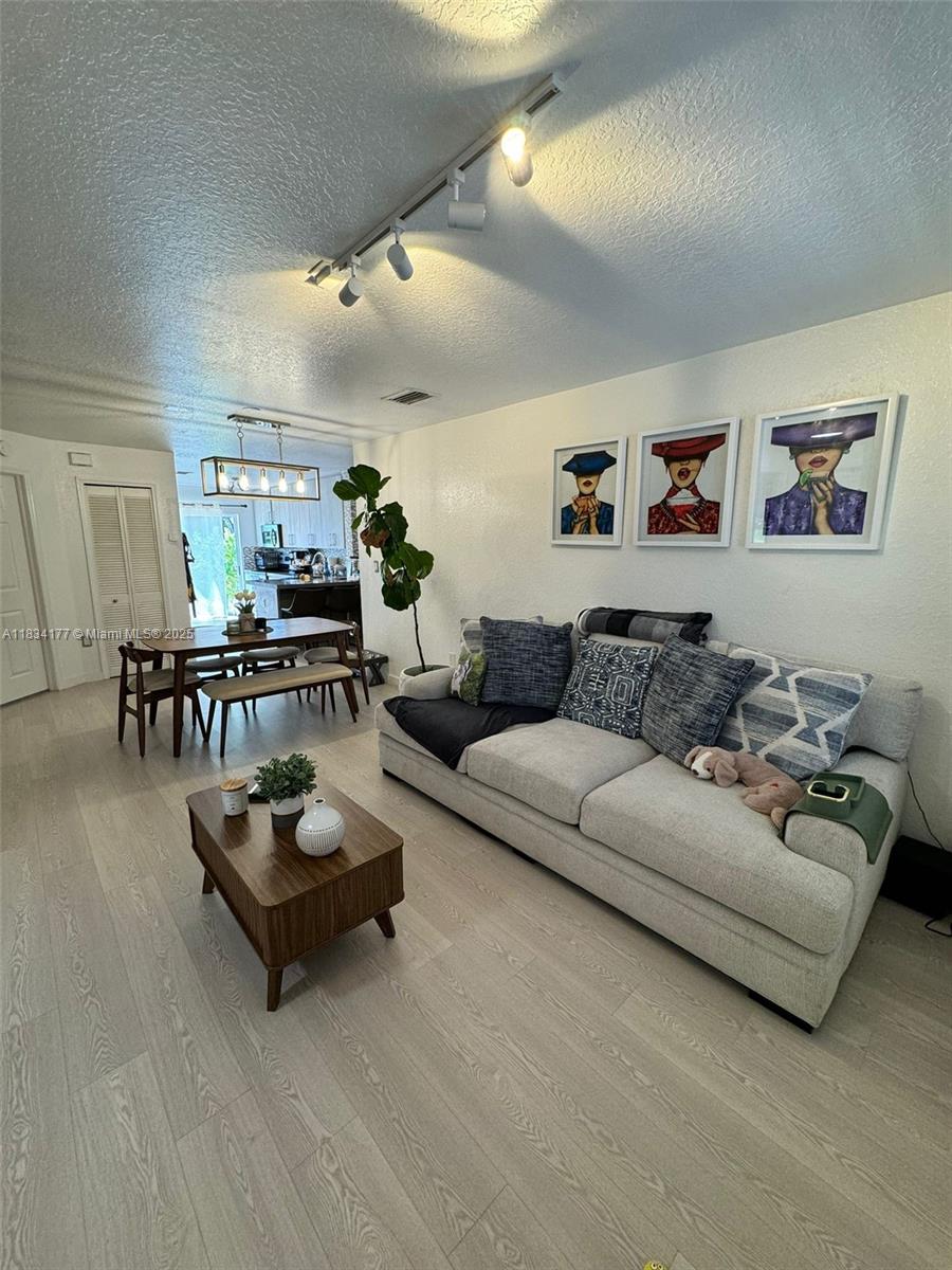 Great corner apartment offering 3 bedrooms and 2 bathrooms, with private patio and lake views and two assigned parking spaces directly in front. Situated in a prime Doral location with seamless access to major highways, upscale shopping, dining, and recreational areas.