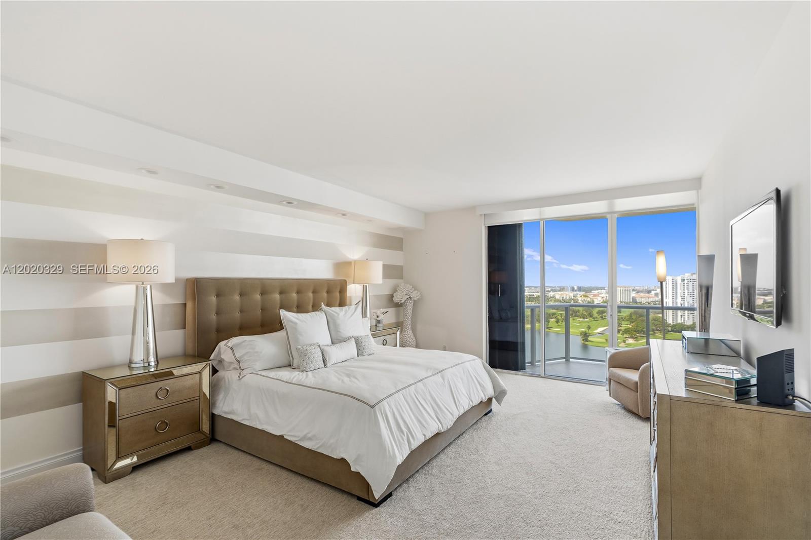 HAMPTONS WEST - Residential
