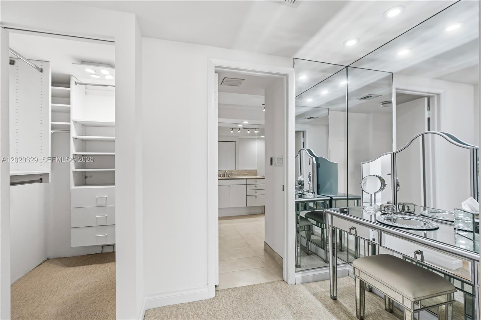 HAMPTONS WEST - Residential