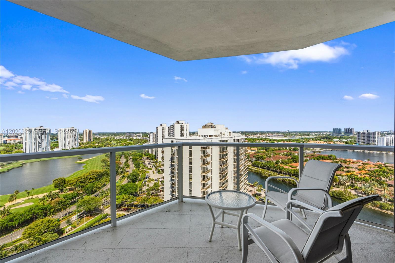 HAMPTONS WEST - Residential