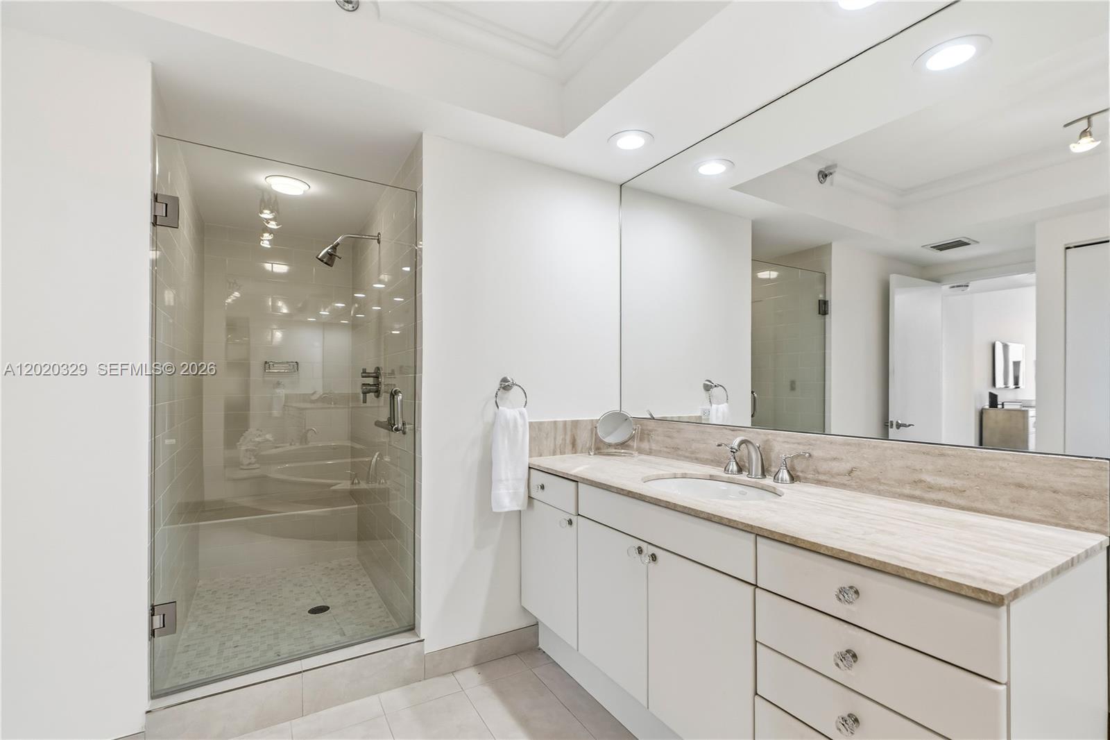 HAMPTONS WEST - Residential