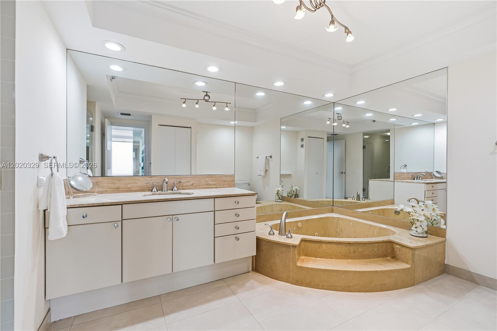 HAMPTONS WEST - Residential