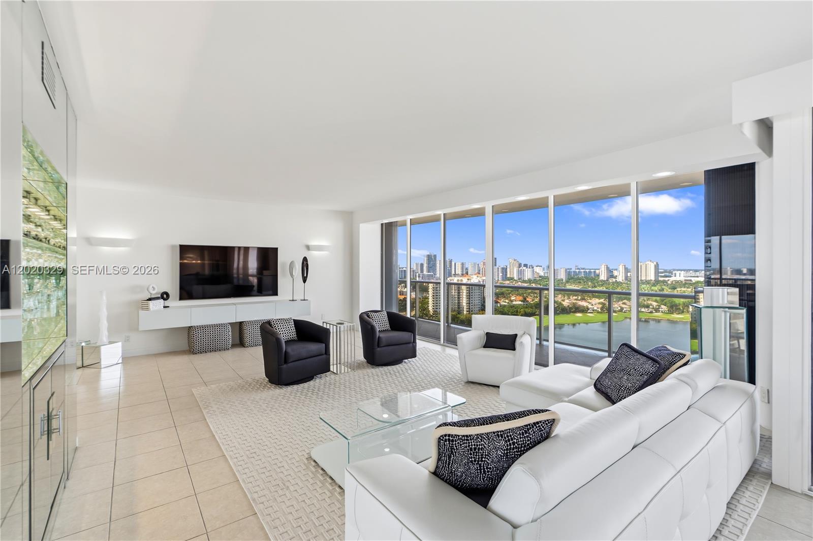 HAMPTONS WEST - Residential