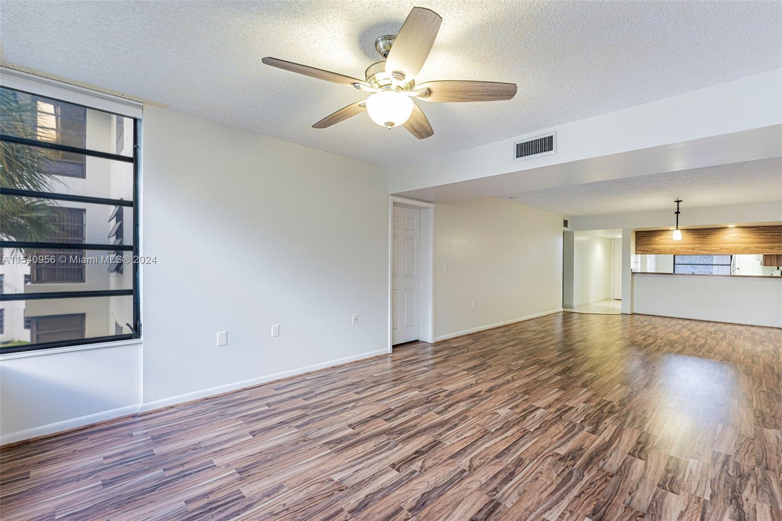 CONDO 19 OF WHITEHALL CON - Residential Lease
