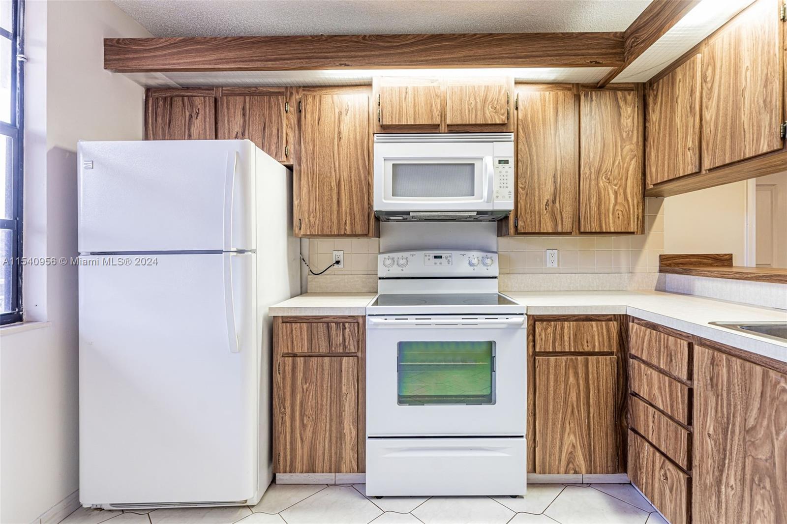 CONDO 19 OF WHITEHALL CON - Residential Lease
