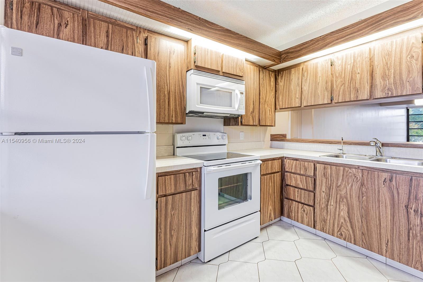 CONDO 19 OF WHITEHALL CON - Residential Lease