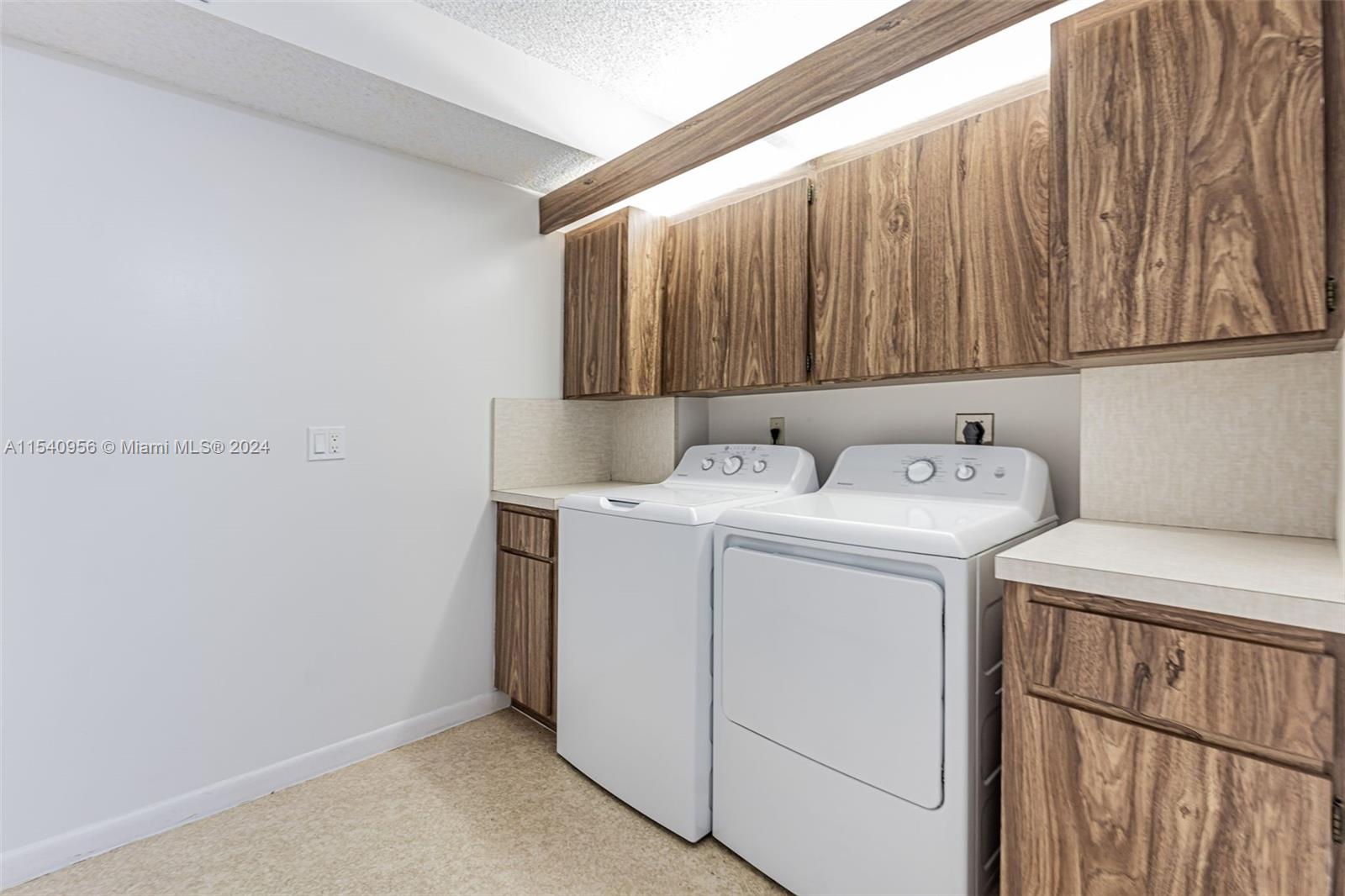 CONDO 19 OF WHITEHALL CON - Residential Lease