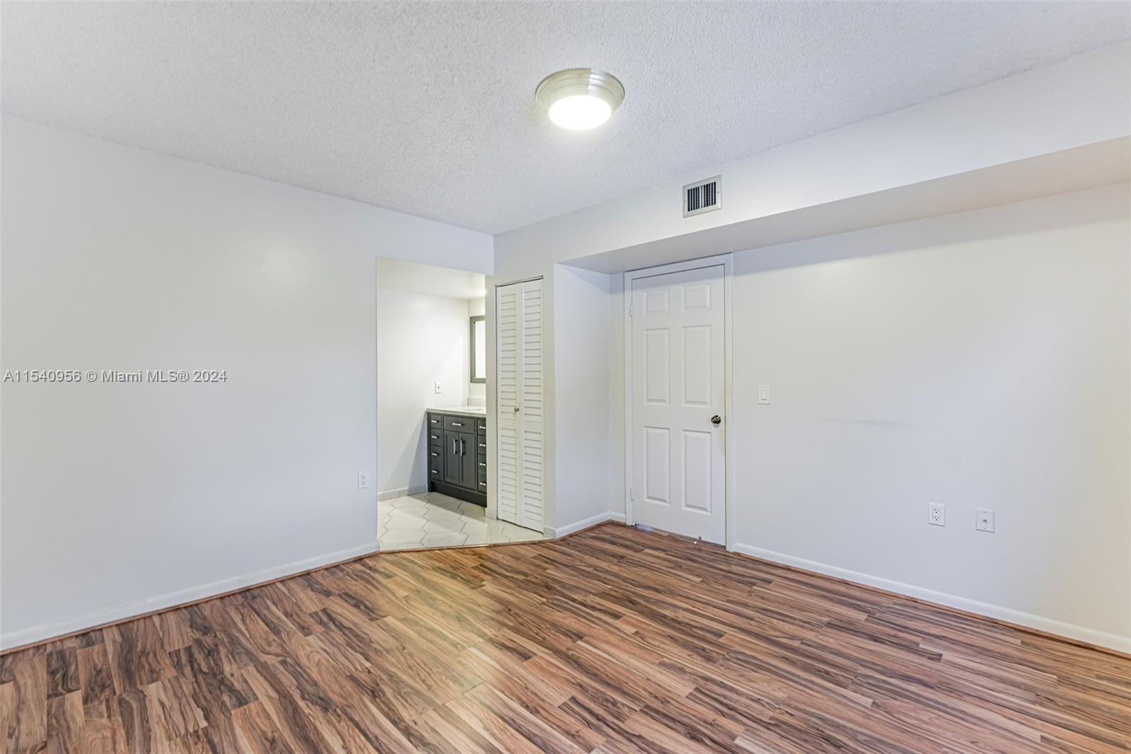 CONDO 19 OF WHITEHALL CON - Residential Lease