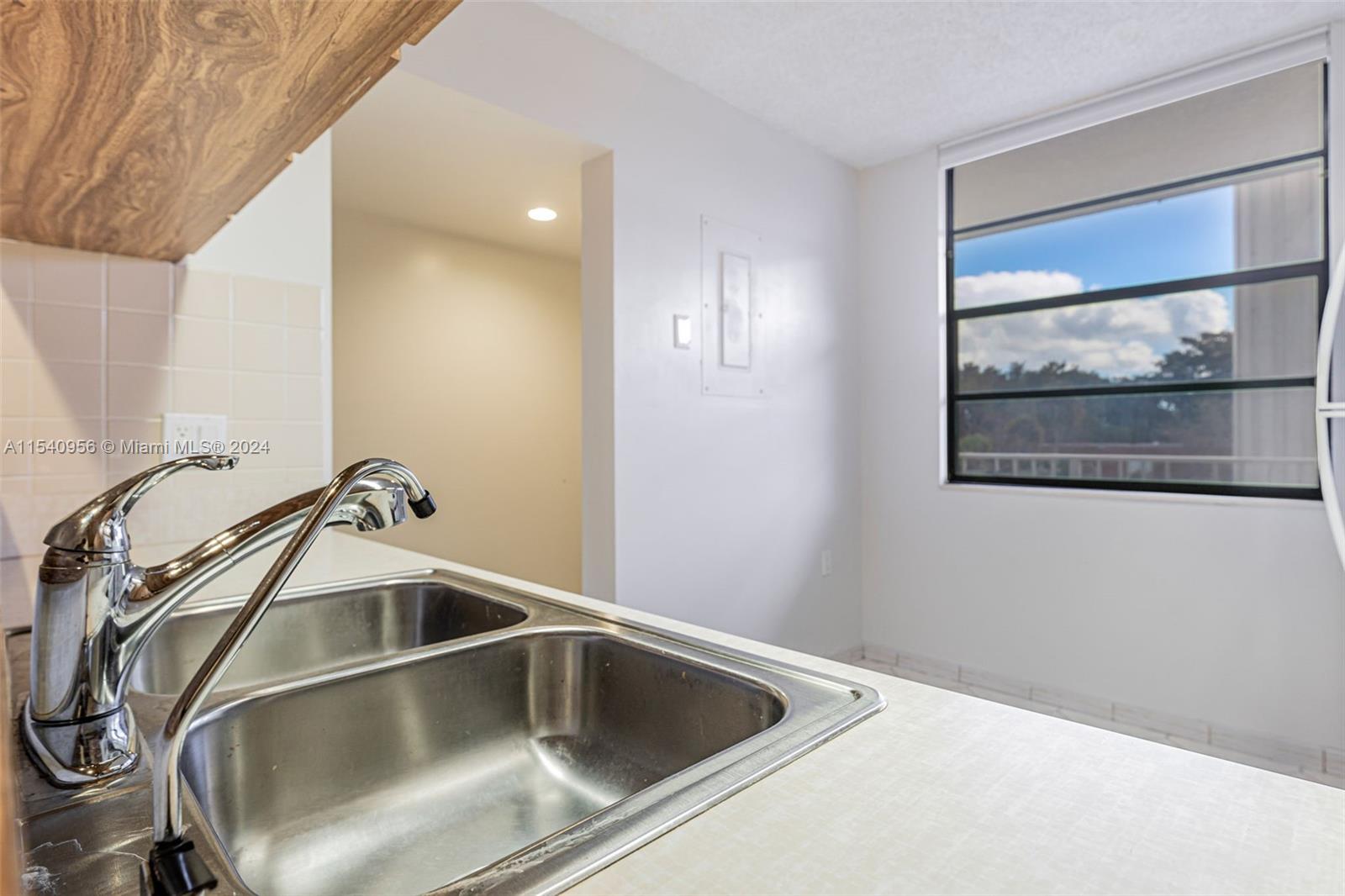 CONDO 19 OF WHITEHALL CON - Residential Lease