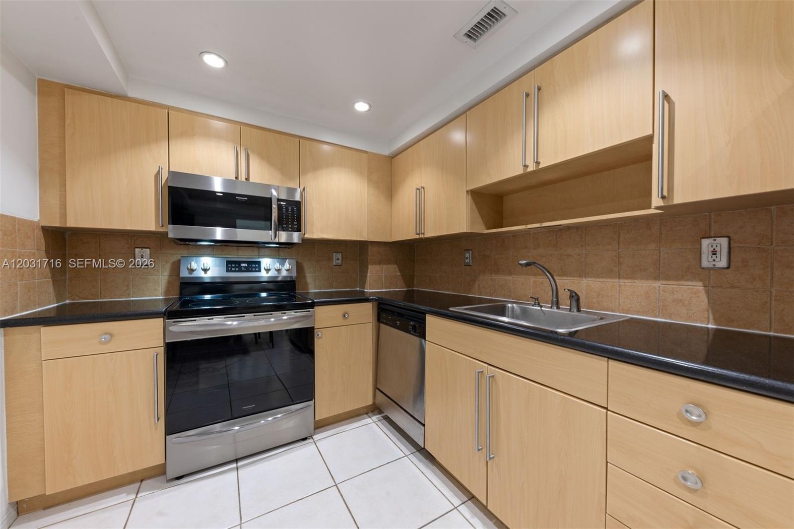 ISLAND POINTE CONDO - Residential