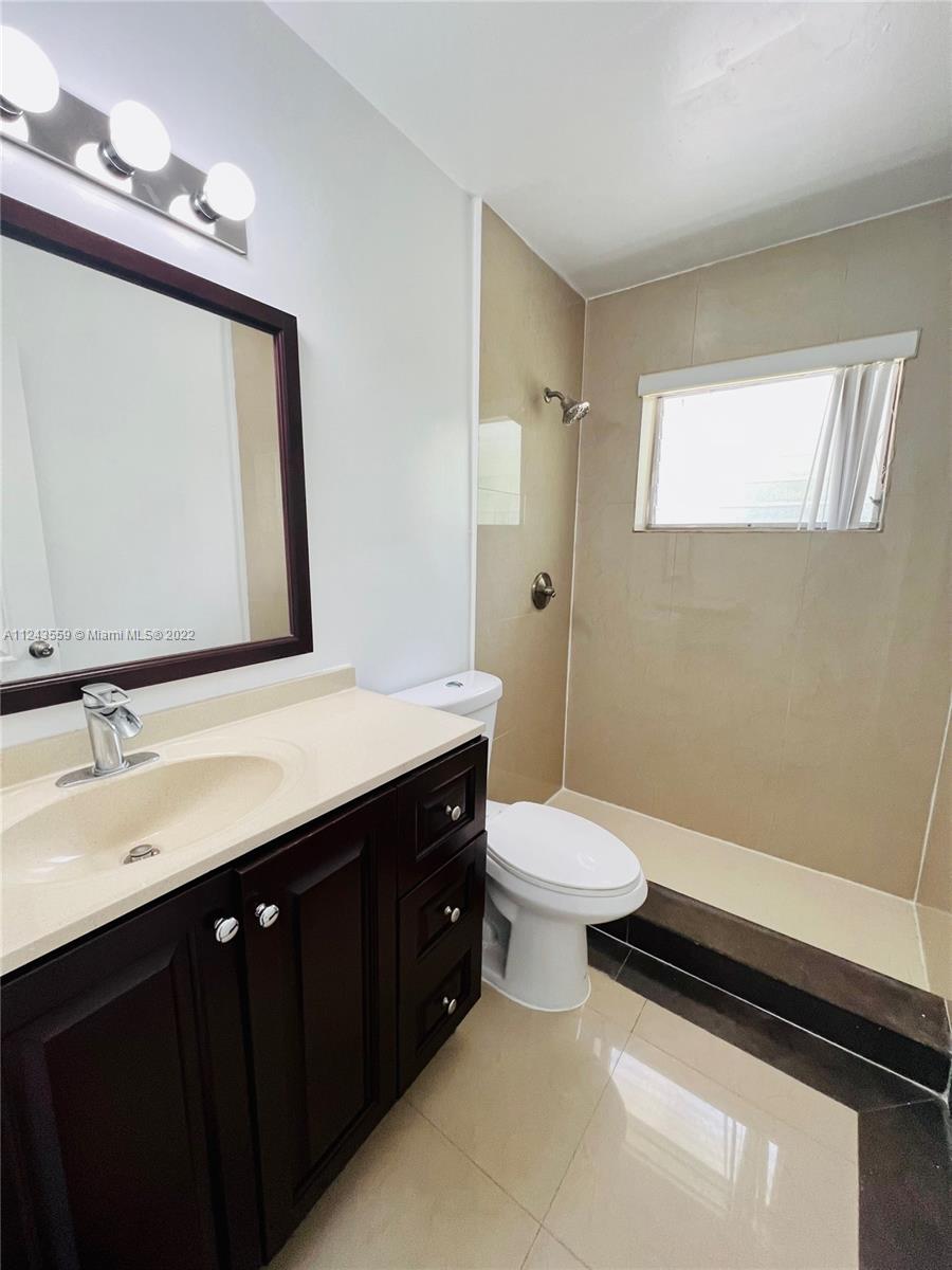 HARBOR ISLAND - Residential Lease