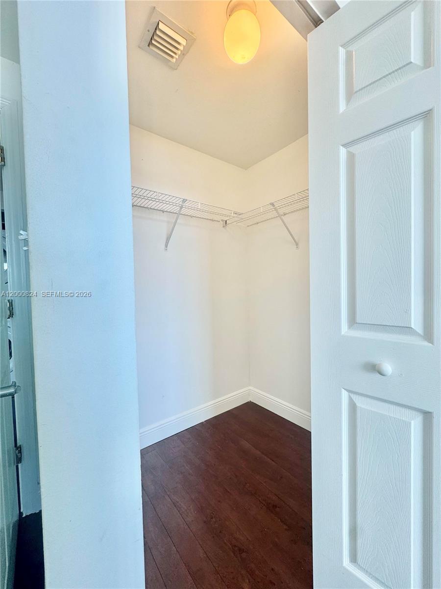 HOLLYWOOD STATION RES CON - Residential