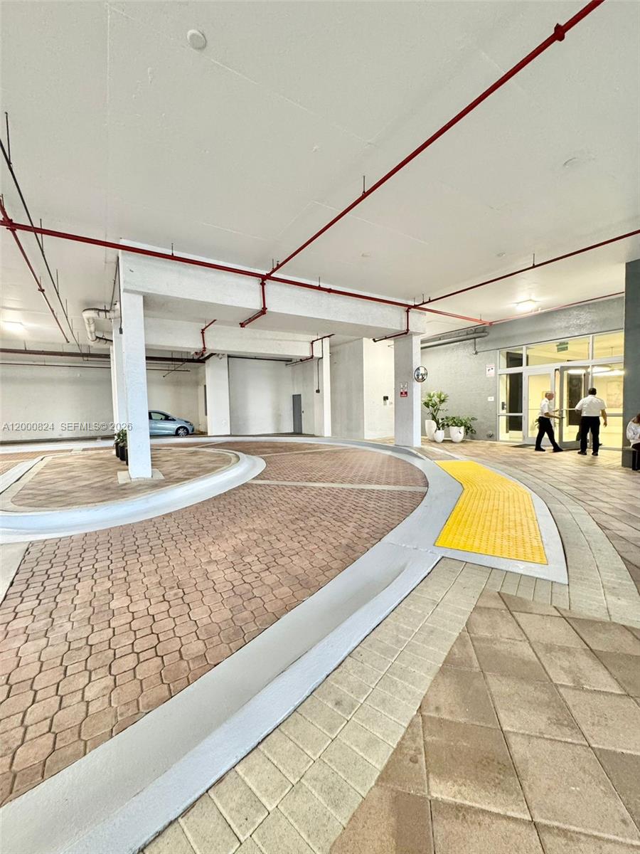 HOLLYWOOD STATION RES CON - Residential
