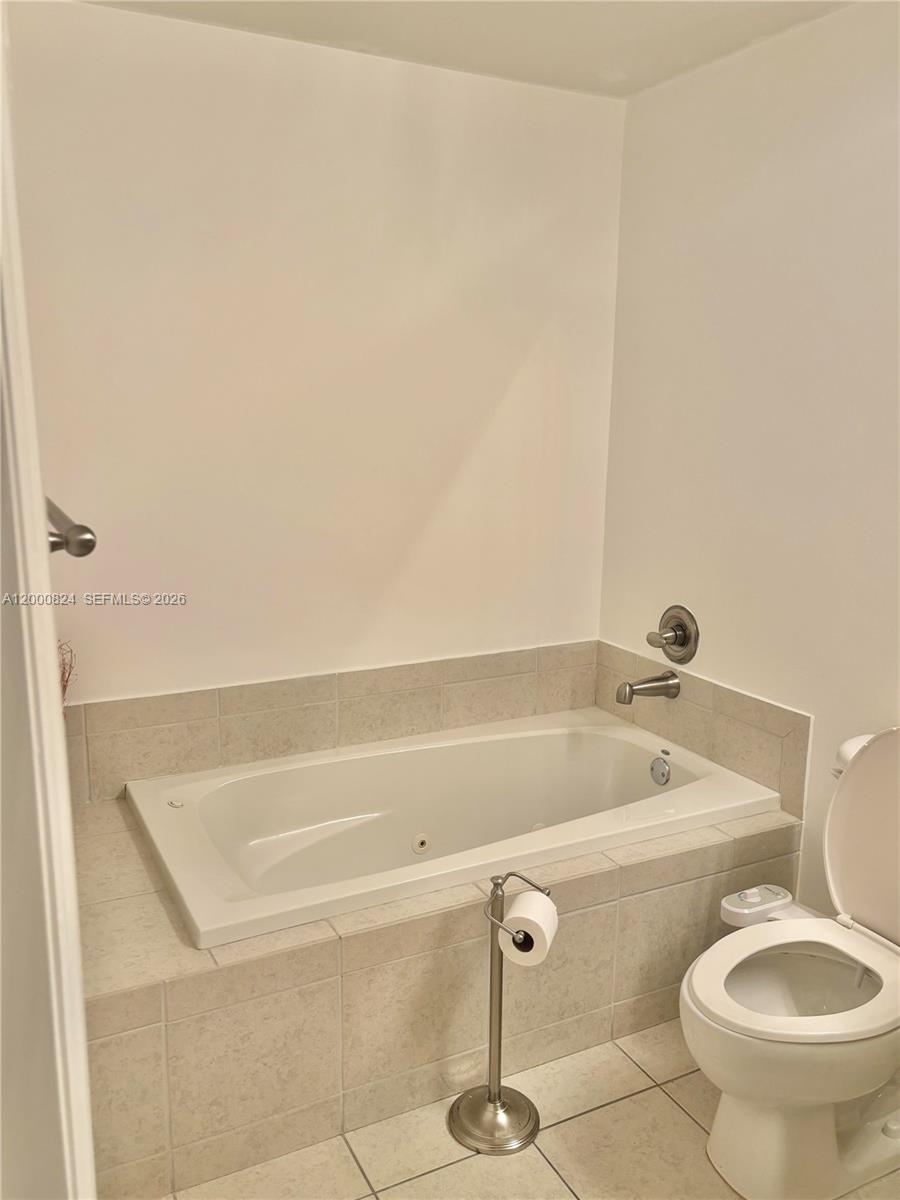 HOLLYWOOD STATION RES CON - Residential