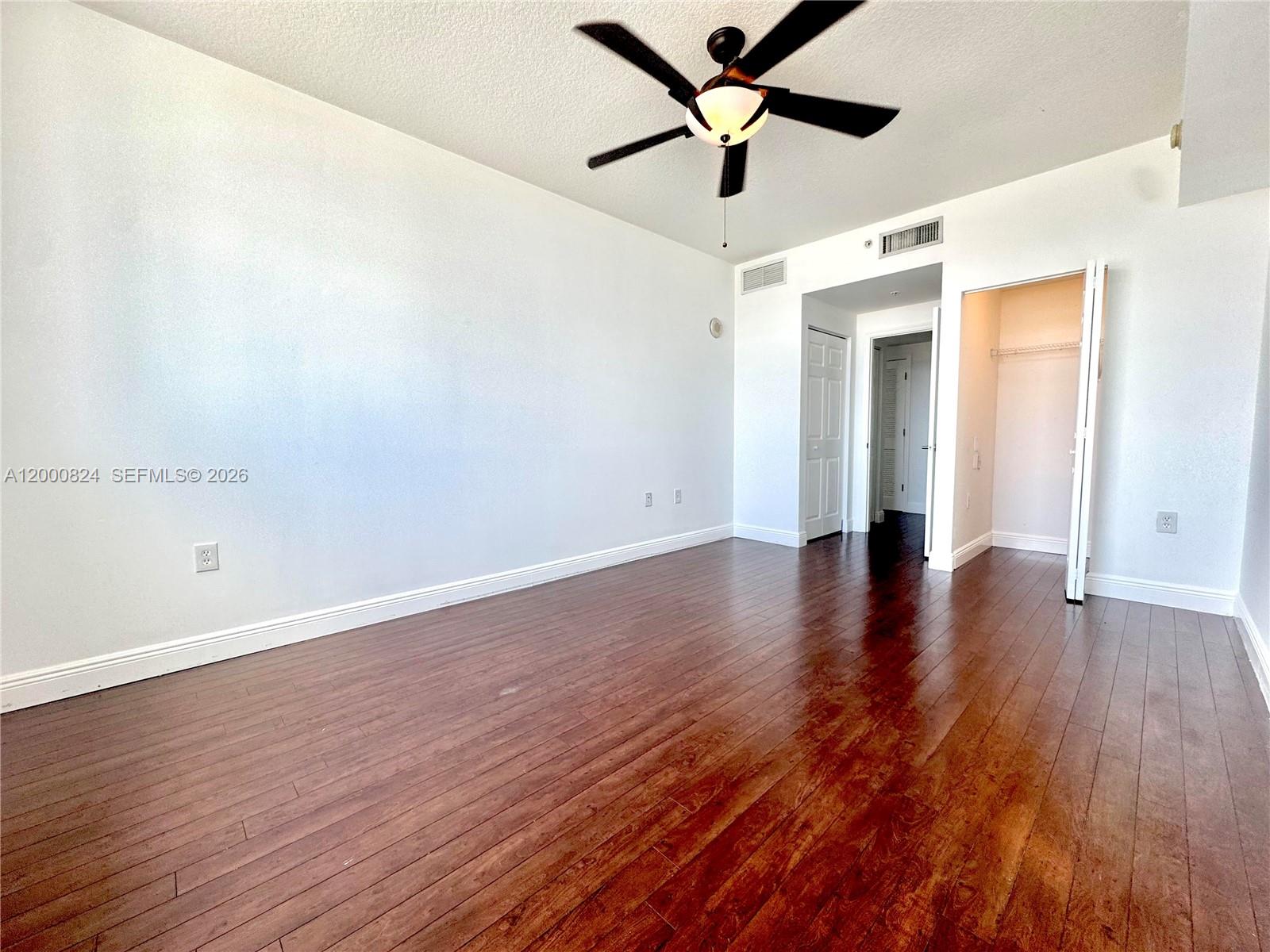 HOLLYWOOD STATION RES CON - Residential