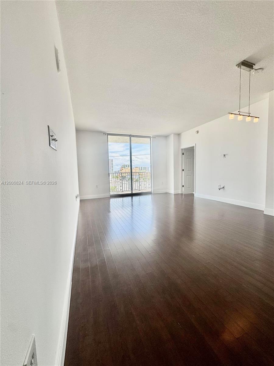 HOLLYWOOD STATION RES CON - Residential