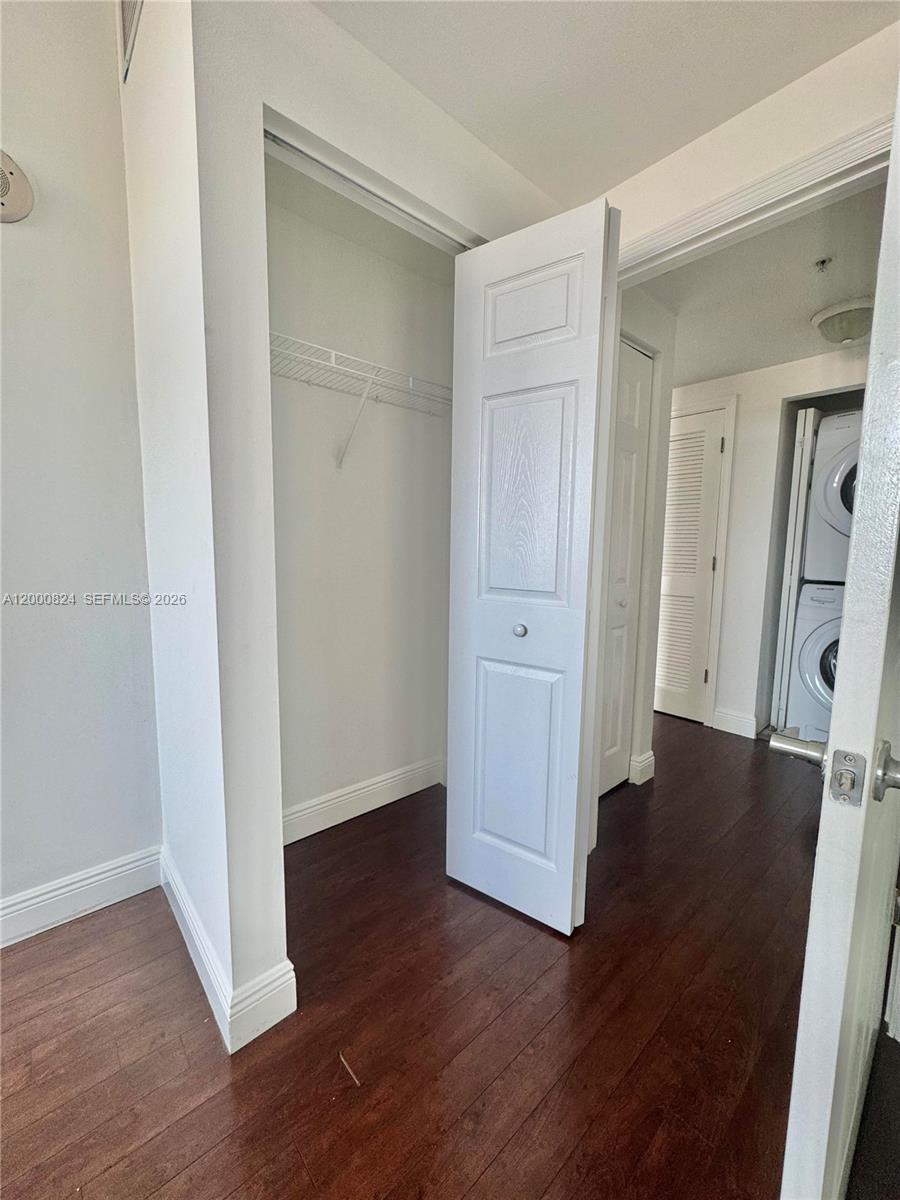 HOLLYWOOD STATION RES CON - Residential