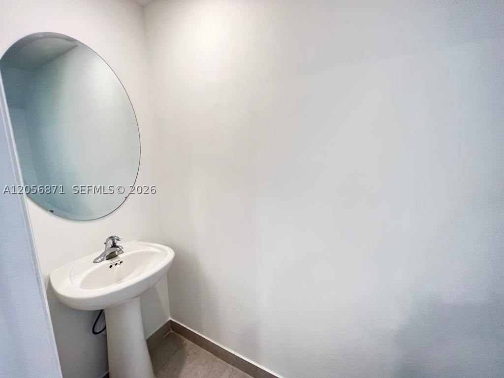 CORSICA SILVER PALM - Residential Lease
