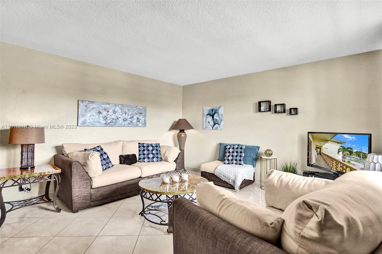 MAR-LEN GARDENS NO 12 COR - Residential