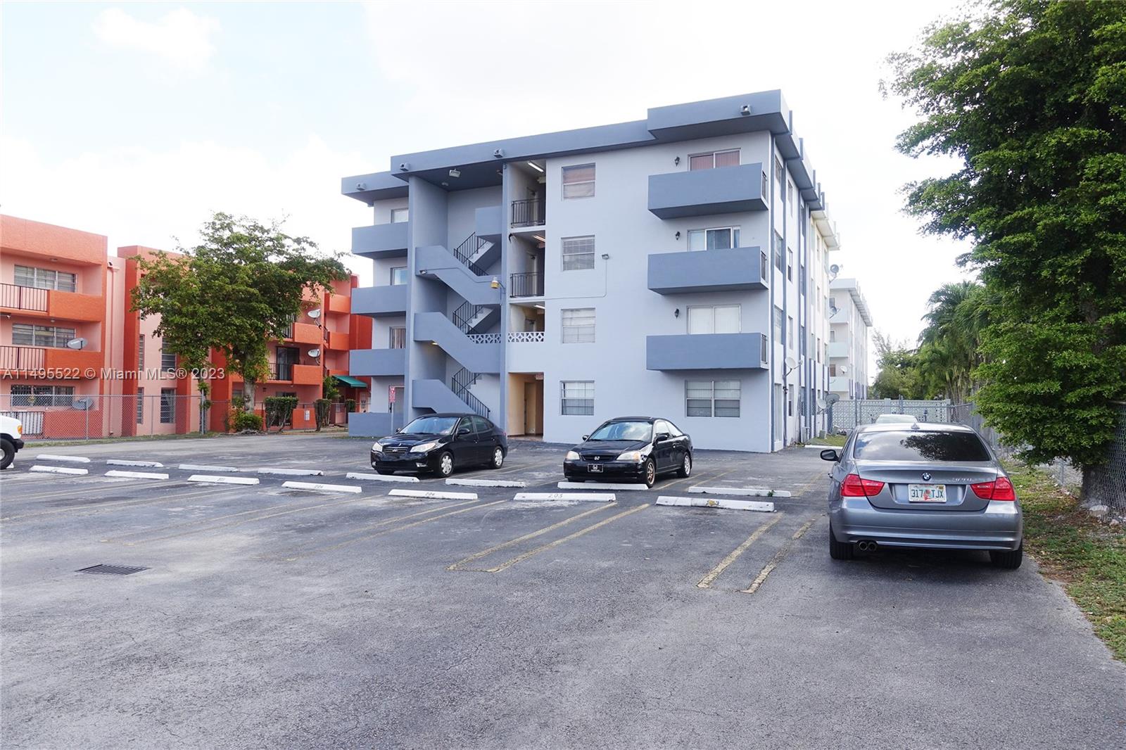 2BED/2BATH w/balcony in 4th story building with elevator. Laundry outside on each floor,Pool, ample parking facilities w/ 2 assigned parking spaces. Gated. Central Miami area, close to Blue Lagoon, Doral, airport, Turnpike Expressway down the block.