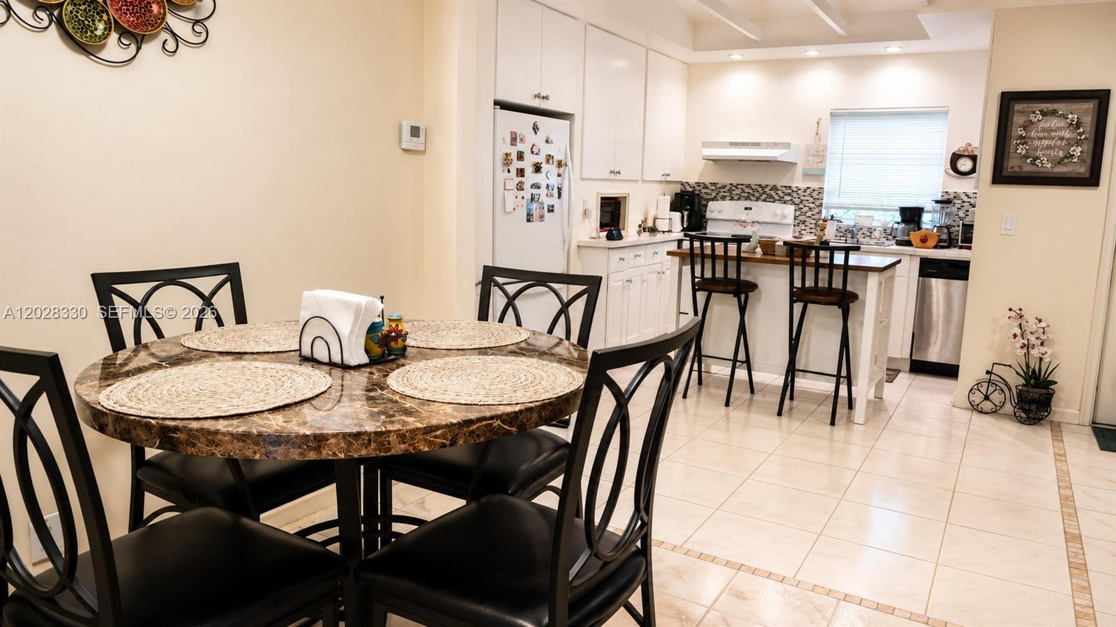 DELRAY VILLAS 2 - Residential