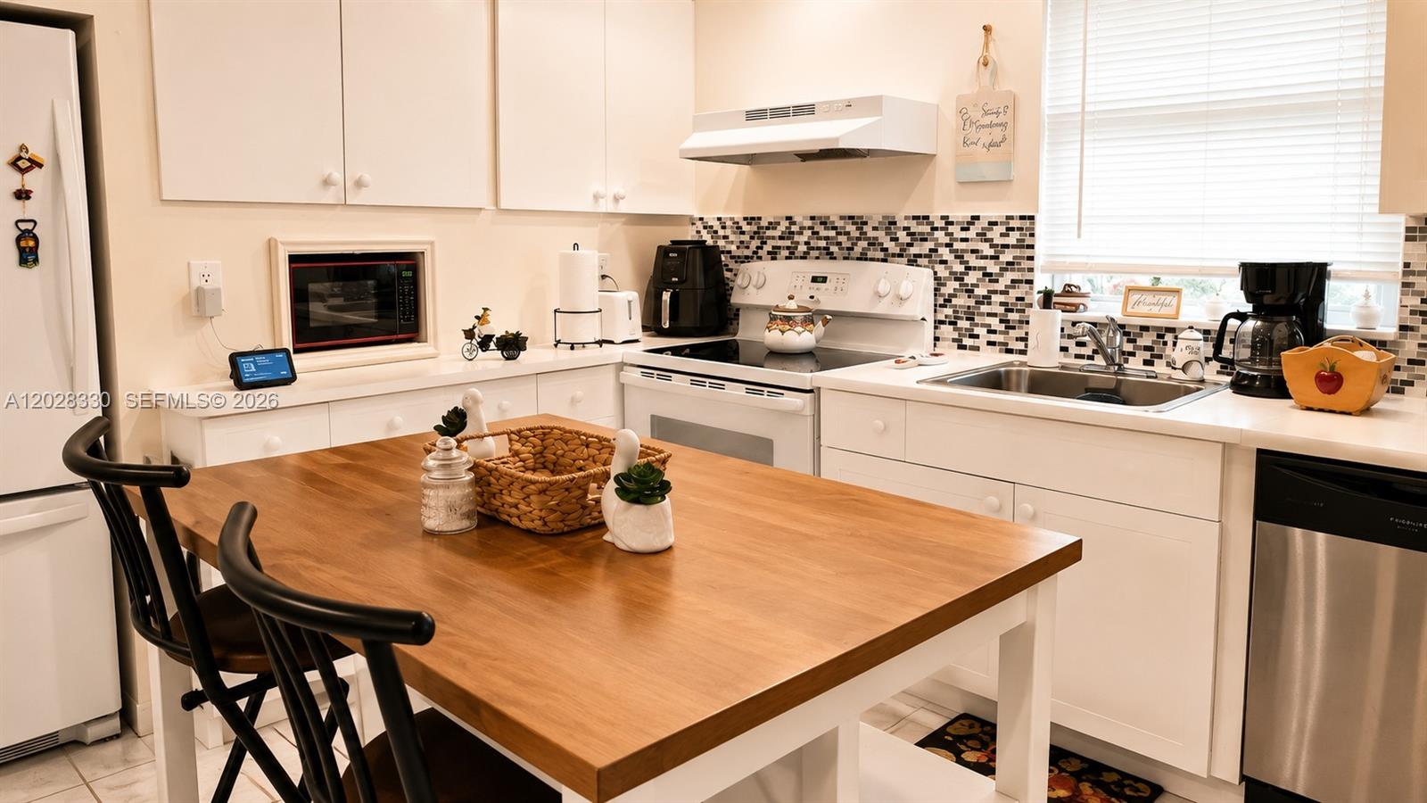 DELRAY VILLAS 2 - Residential