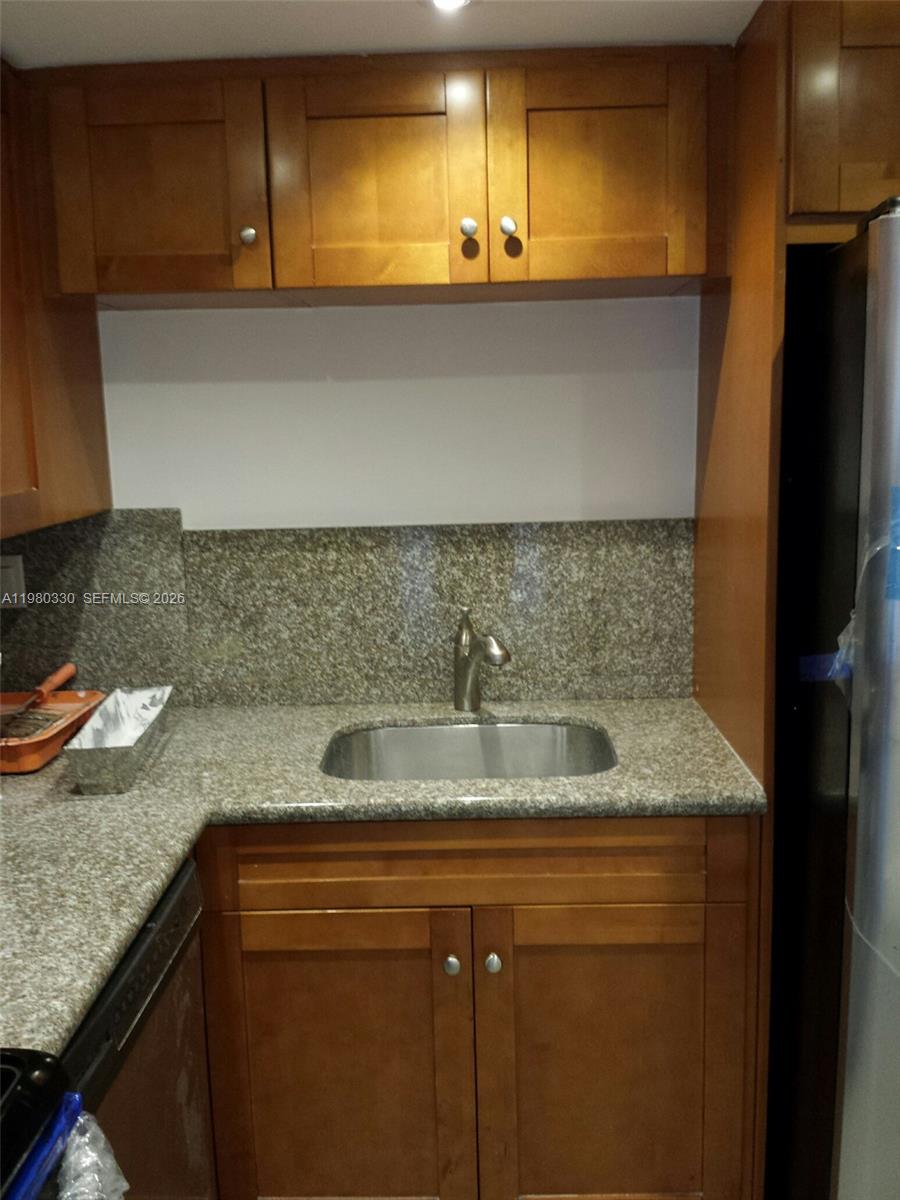 VERSAILLE GARDENS I CONDO - Residential Lease