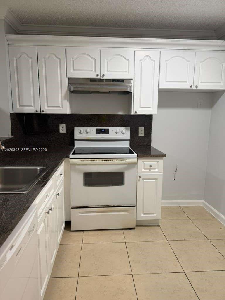 ORIOLE GOLF & TENNIS CLUB - Residential Lease