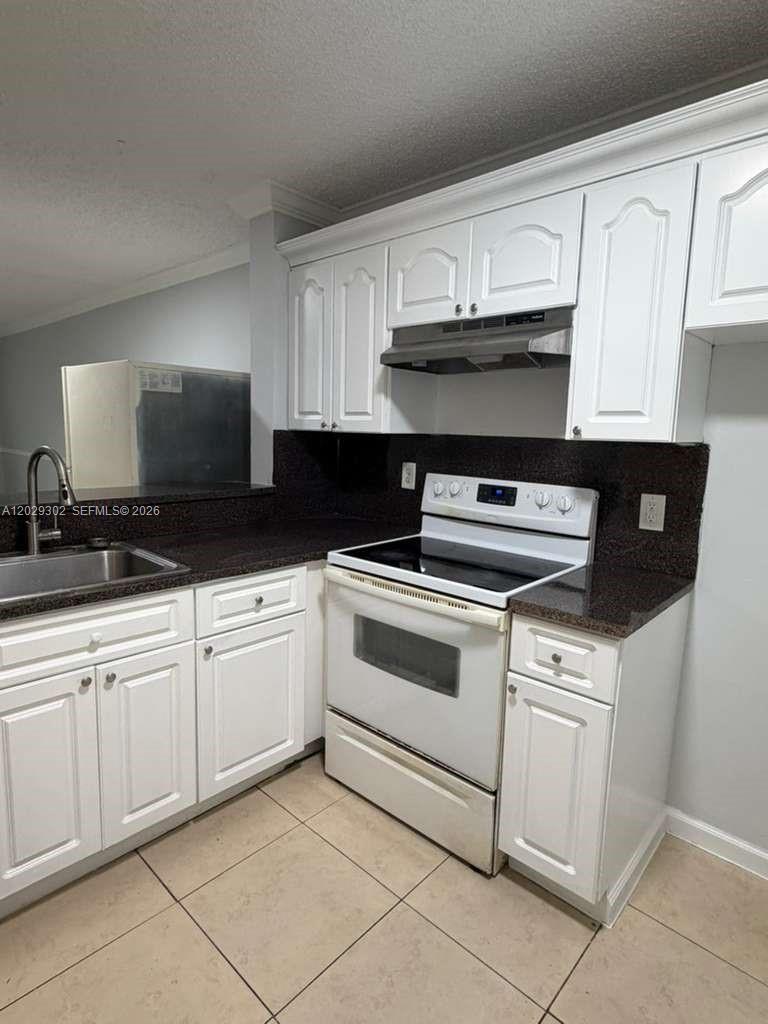 ORIOLE GOLF & TENNIS CLUB - Residential Lease