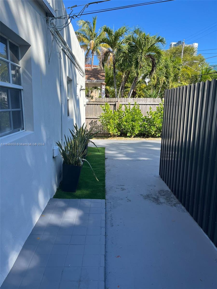 HOLLEMAN PARK - Residential Lease