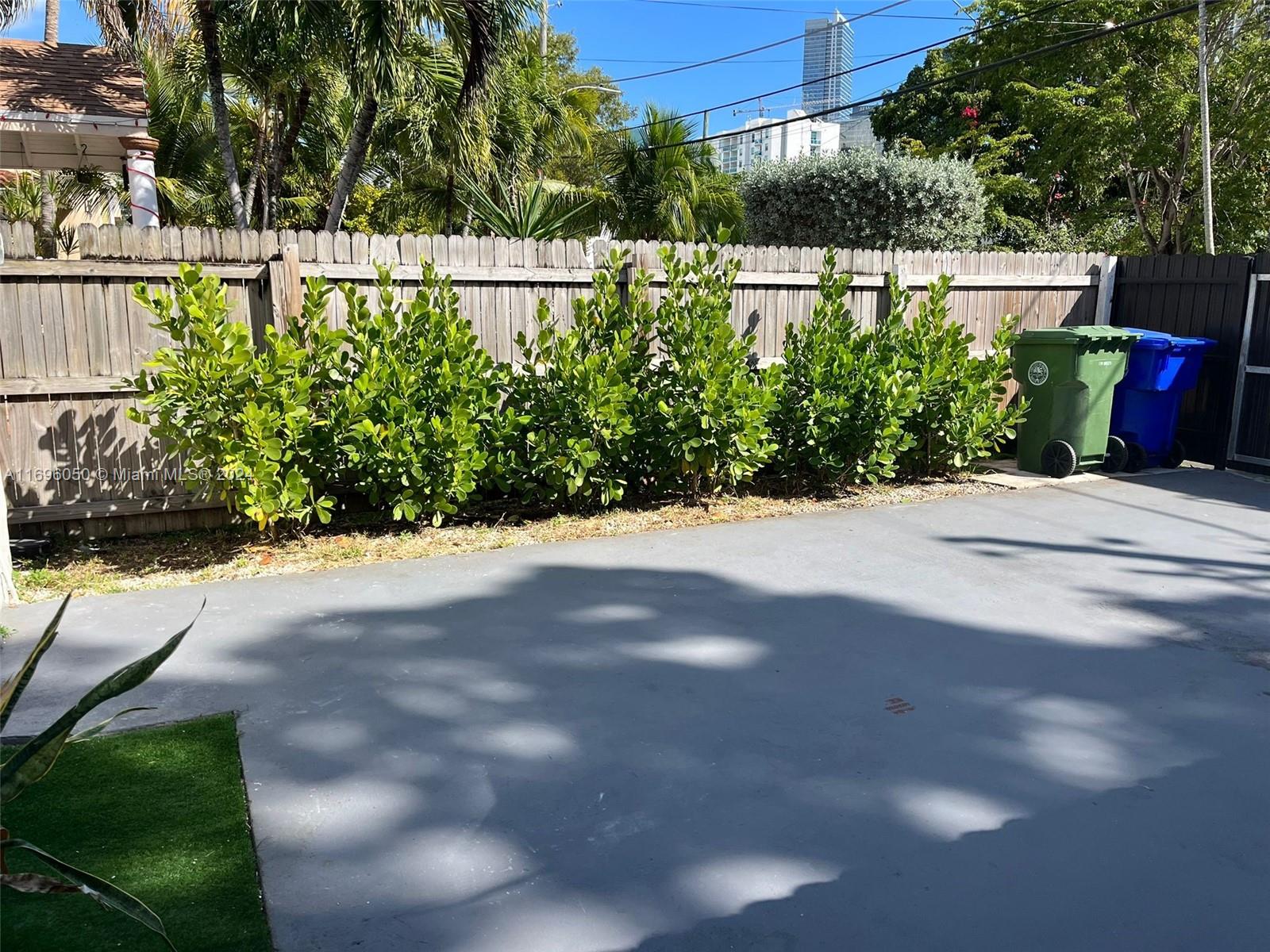 HOLLEMAN PARK - Residential Lease