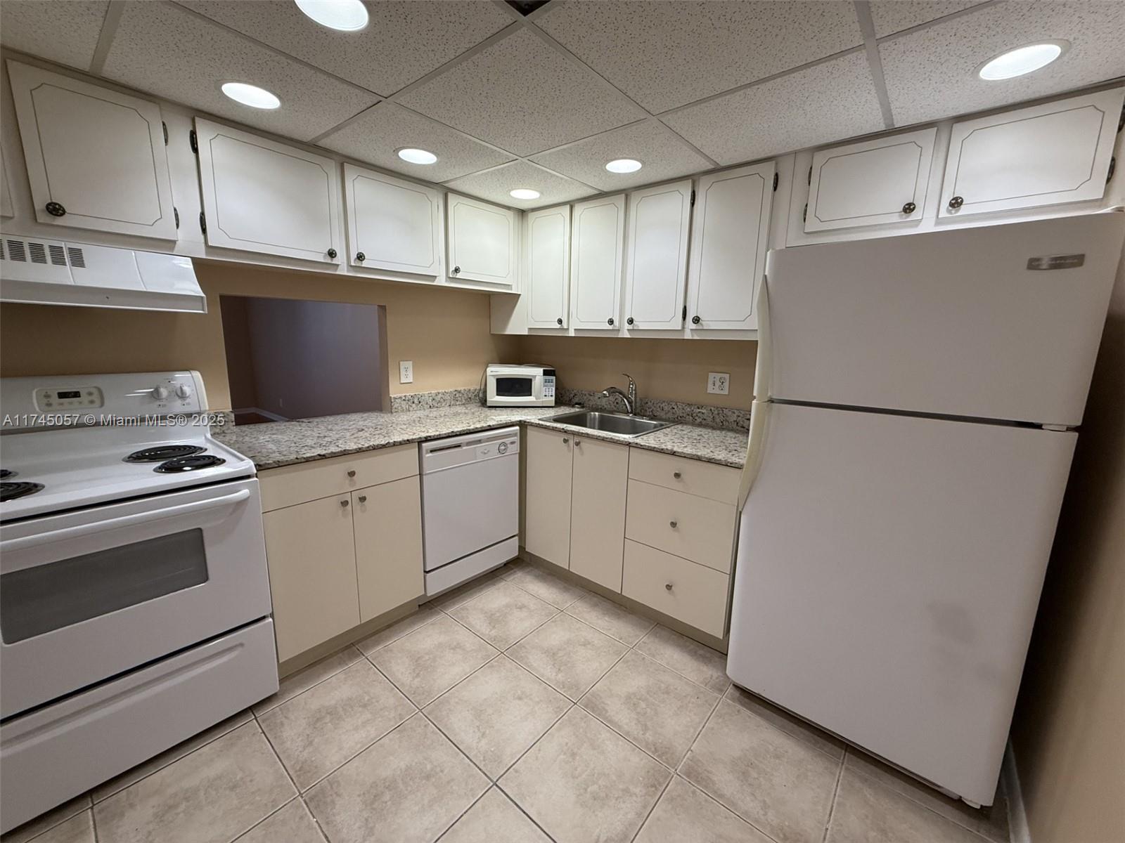 BREAKWATERS OF THE PALM B - Residential Lease