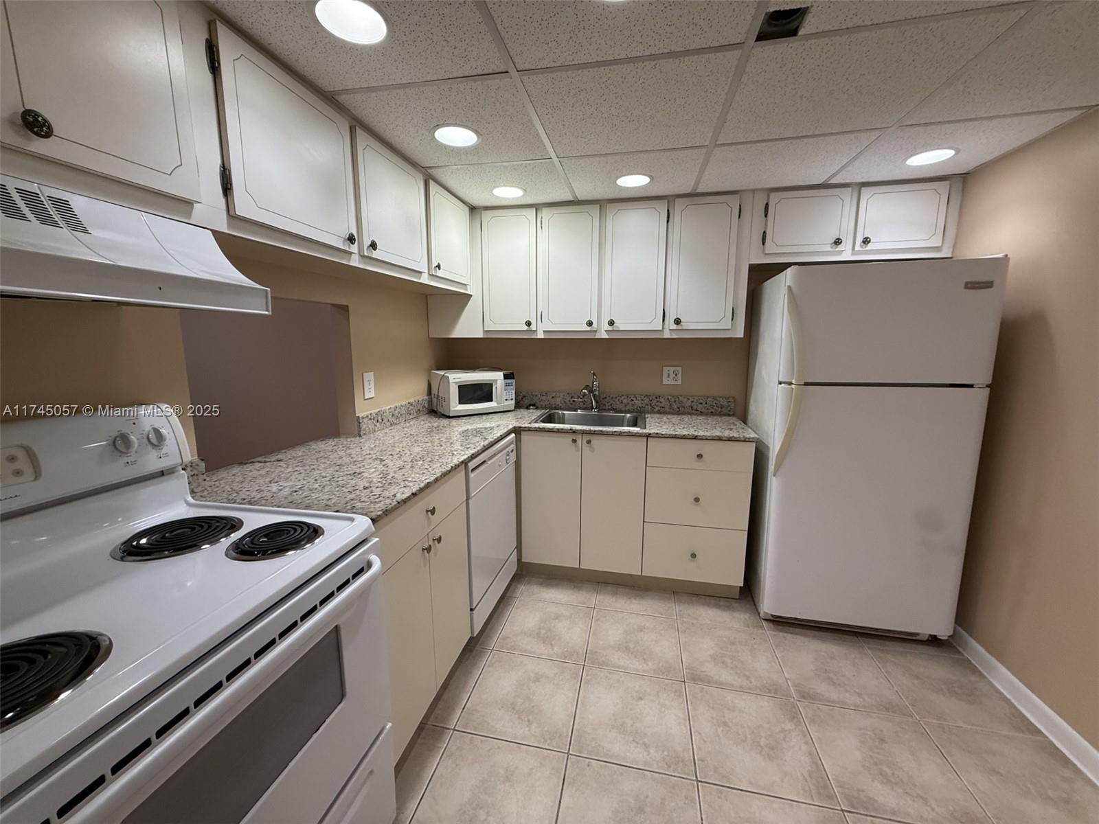 BREAKWATERS OF THE PALM B - Residential Lease