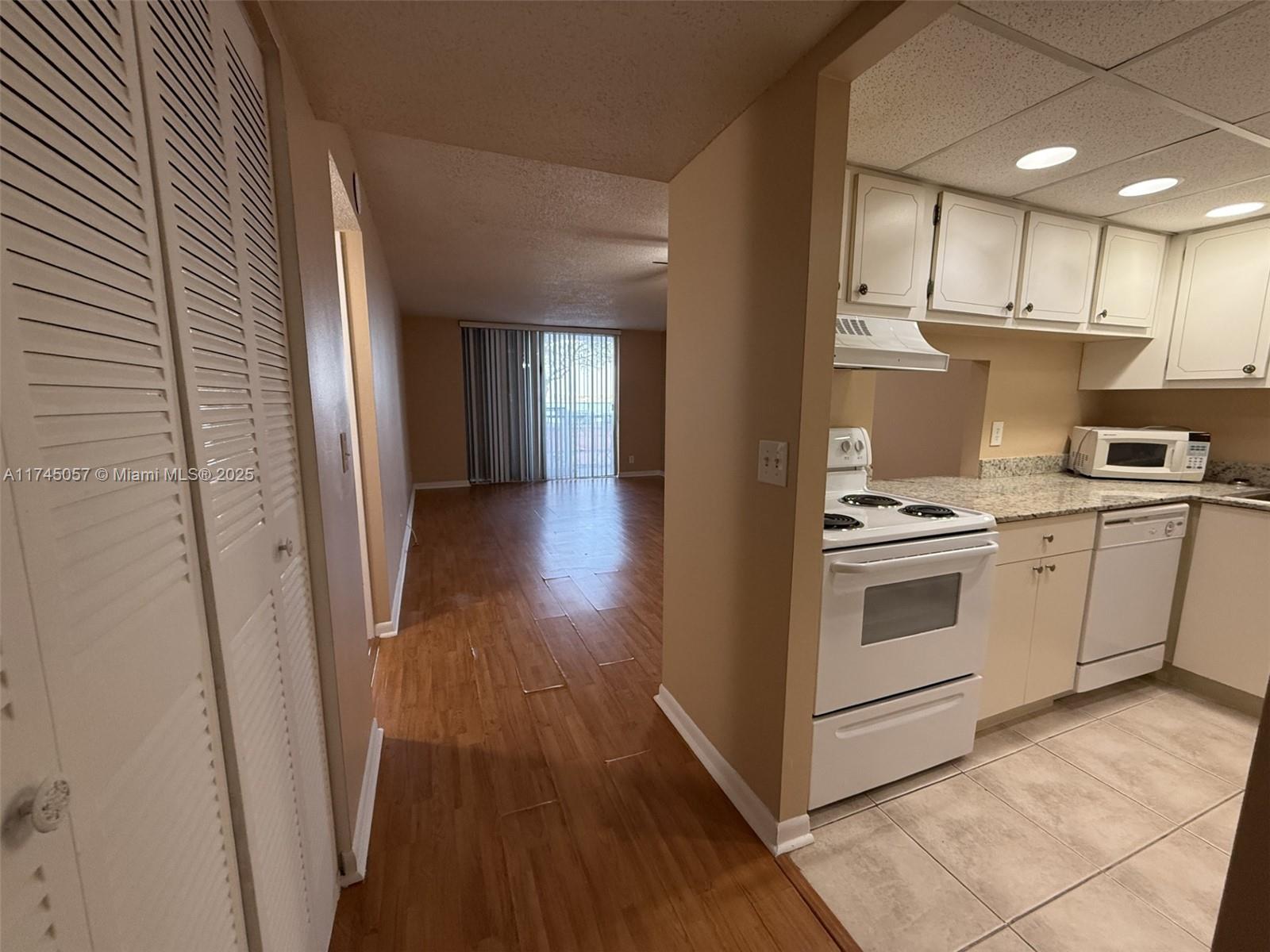 BREAKWATERS OF THE PALM B - Residential Lease