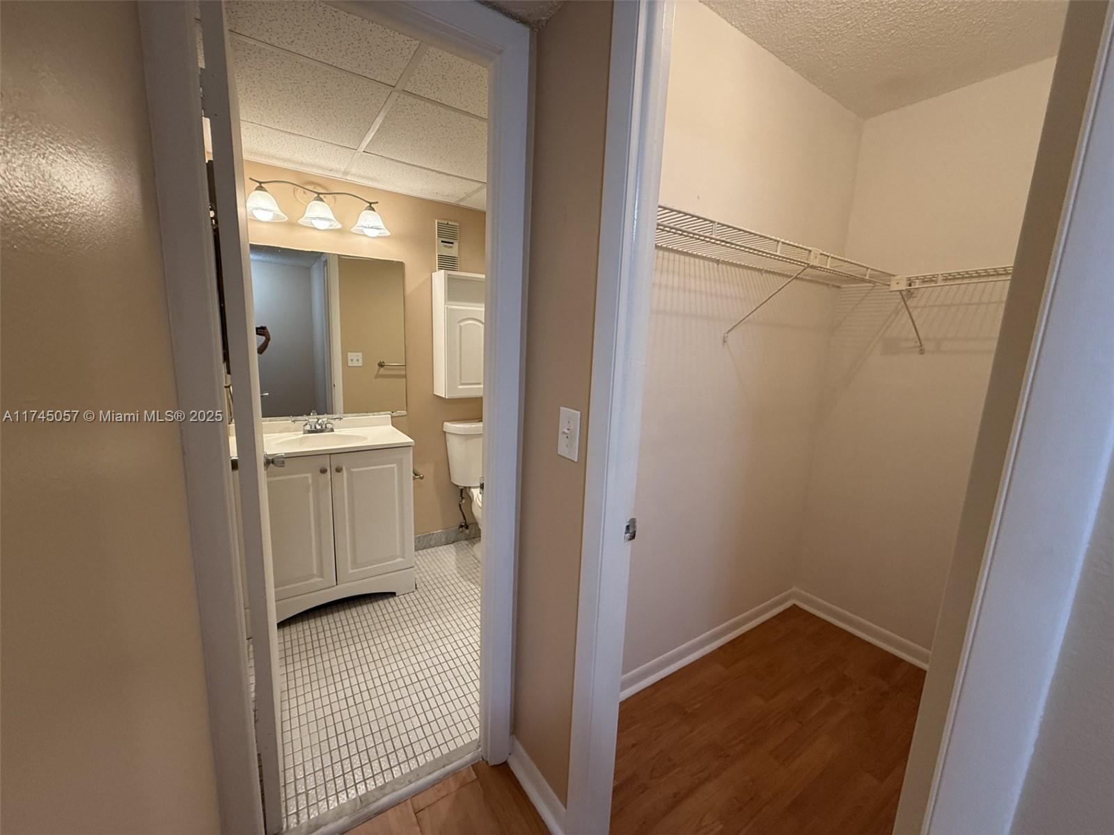 BREAKWATERS OF THE PALM B - Residential Lease