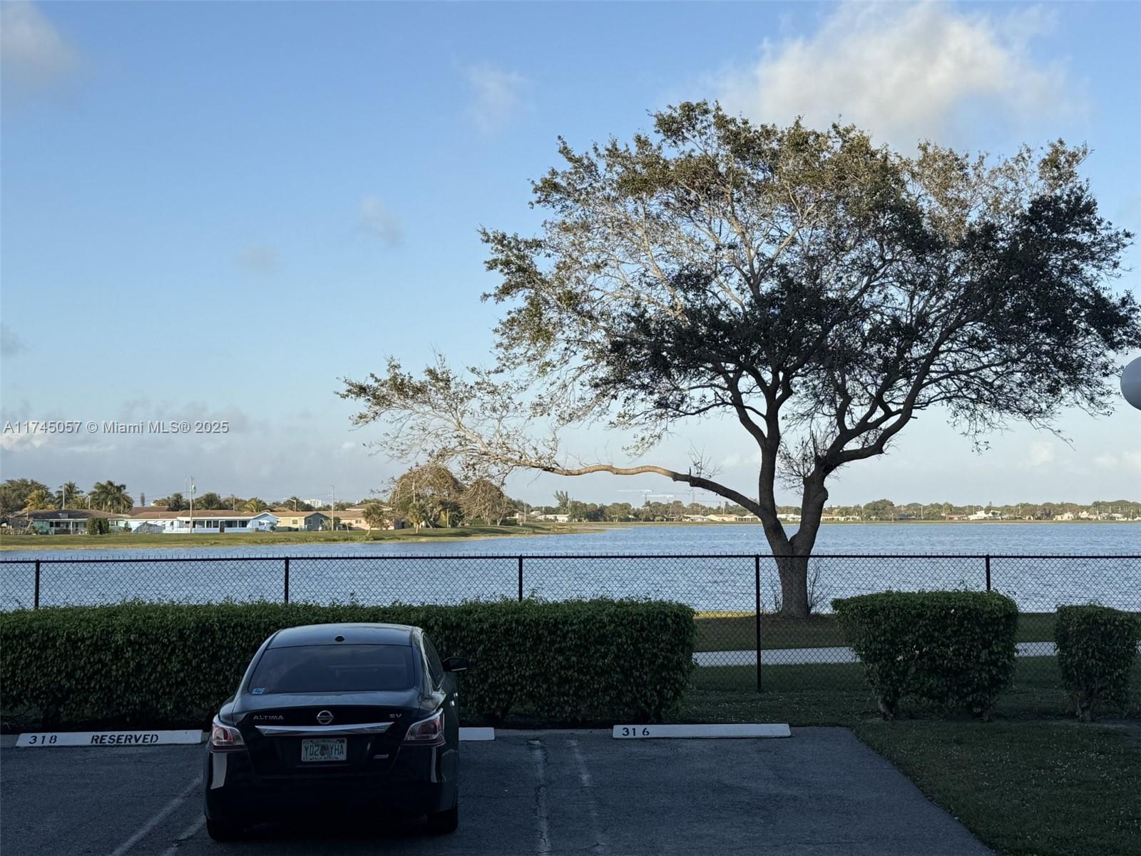 FOR RENT, 1 BEDROOM 1 BATHROOM, Condo in West Palm Beach, Best view available. Very spacious unit with beautiful lake and city views. gated community. pool and tennis court. minutes to City place, palm beach outlets, and beaches. 
No pets allowed, 600+ credit score, a verifiable income of at least 3 times the rent, $500 HOA security and application fee.