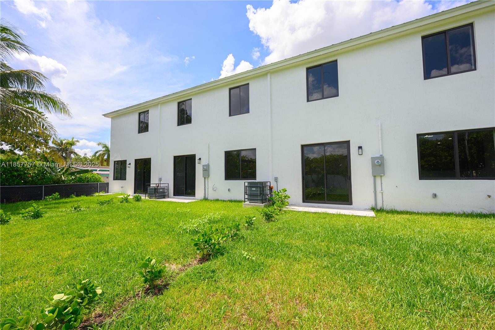 PALM AVE HEIGHTS - Residential