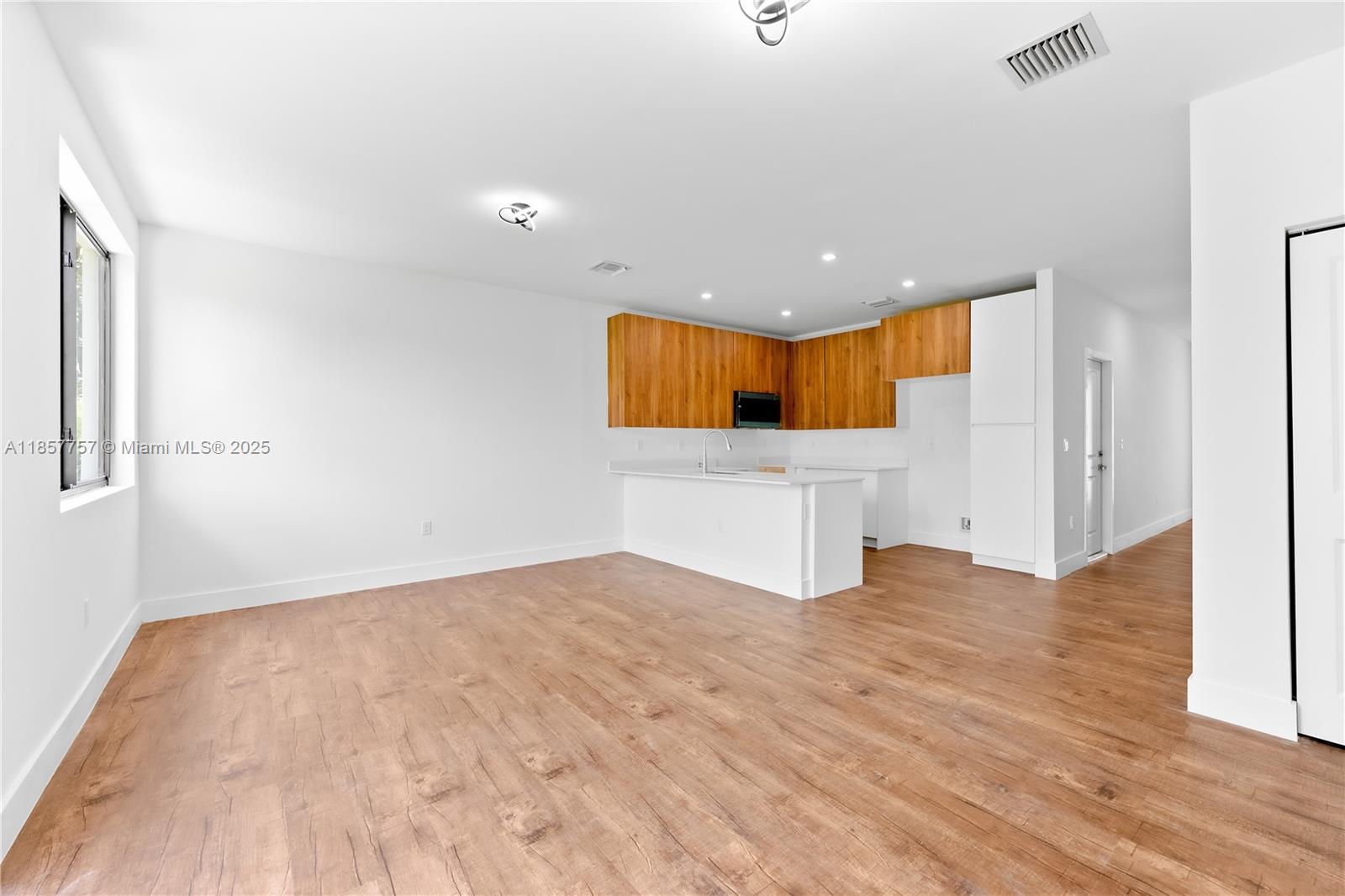 PALM AVE HEIGHTS - Residential
