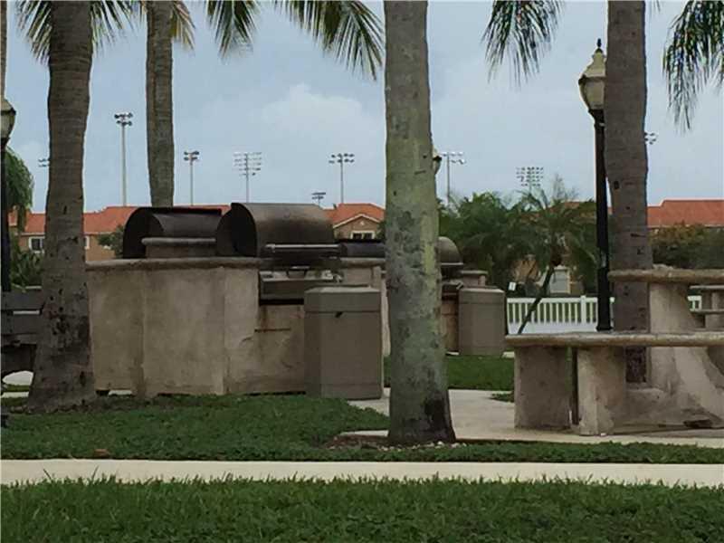 LE CLUB AT OLD CUTLER CON - Residential Lease