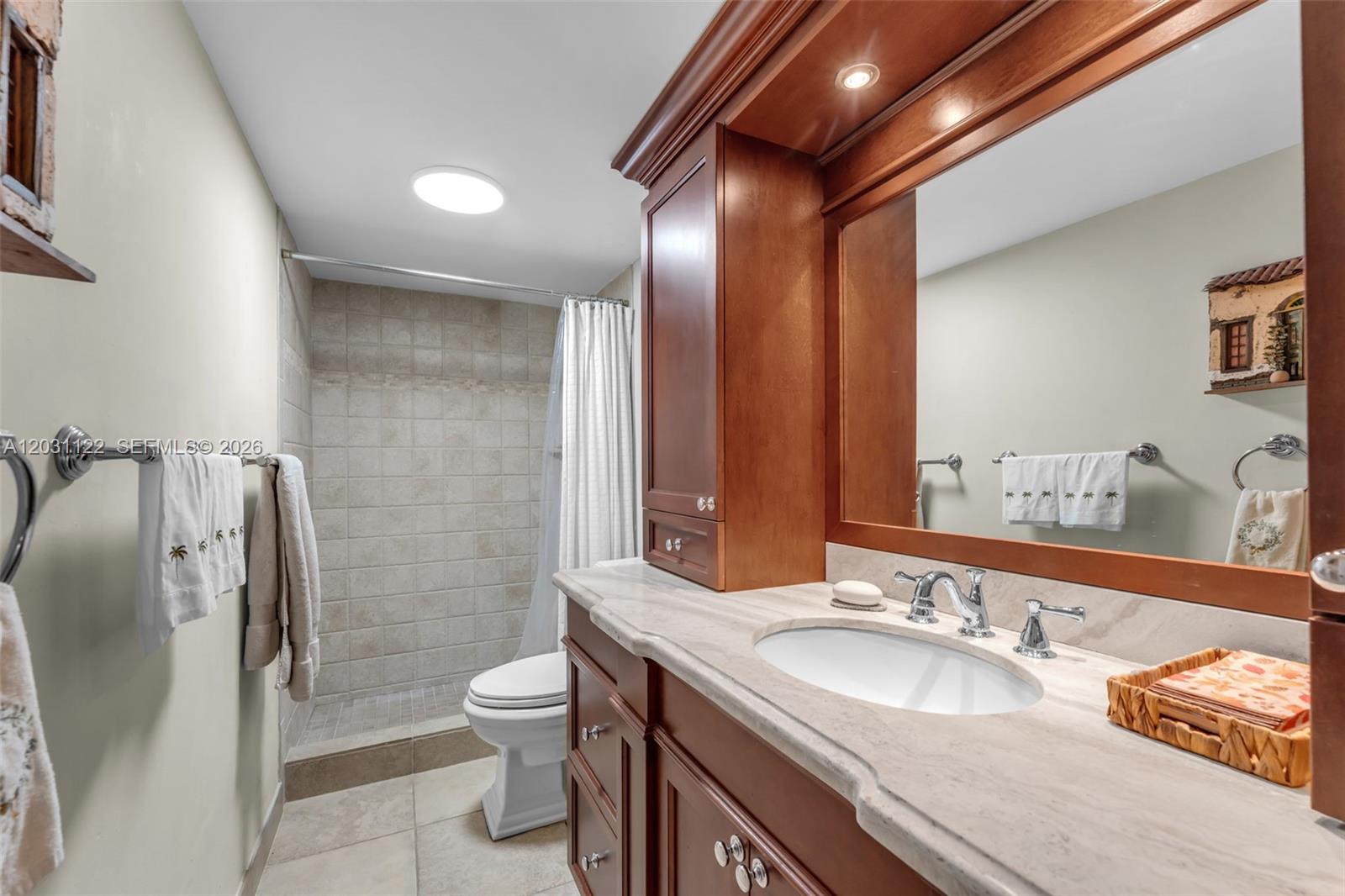 SOVEREIGNS CONDO - Residential
