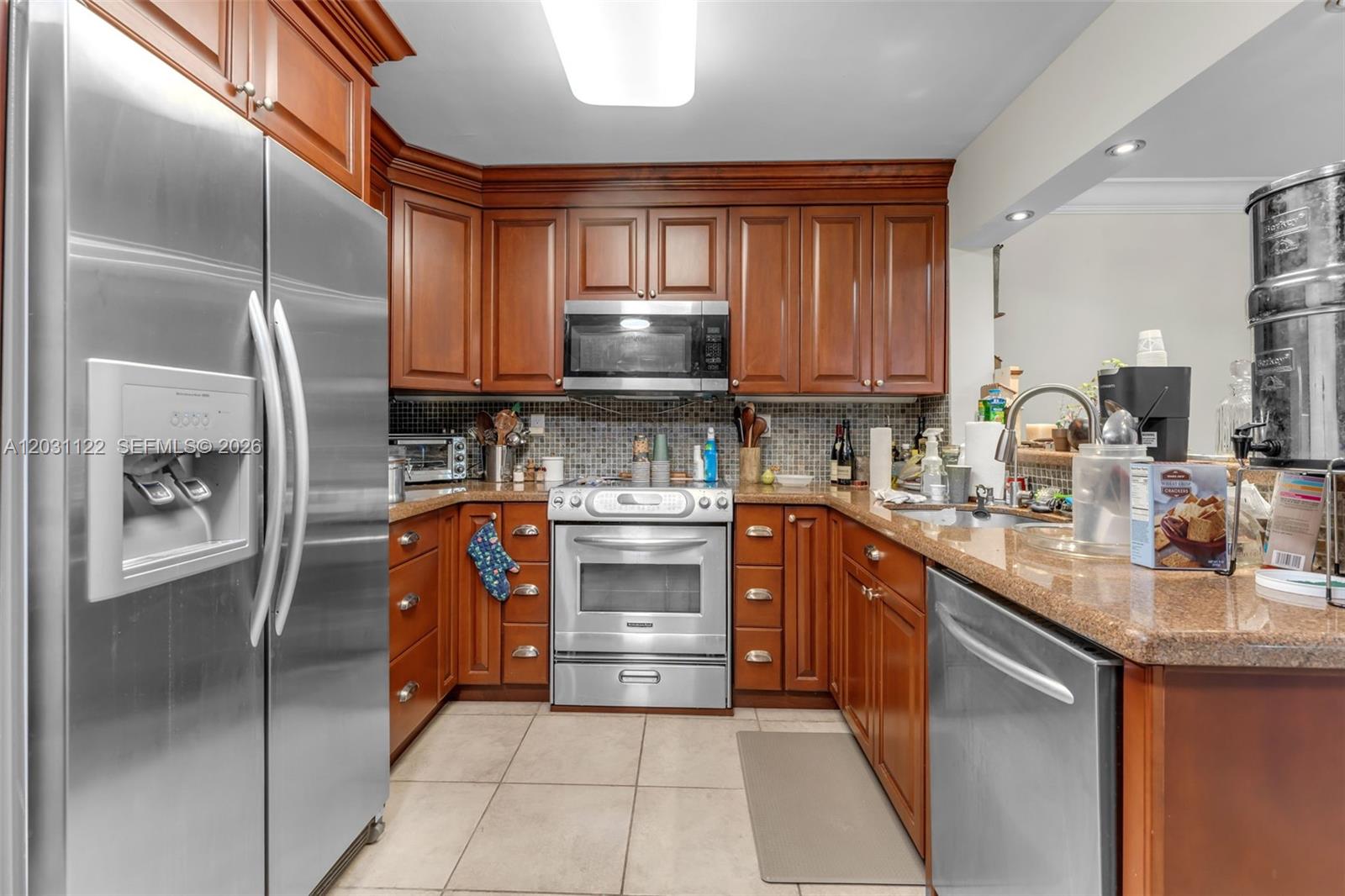 SOVEREIGNS CONDO - Residential