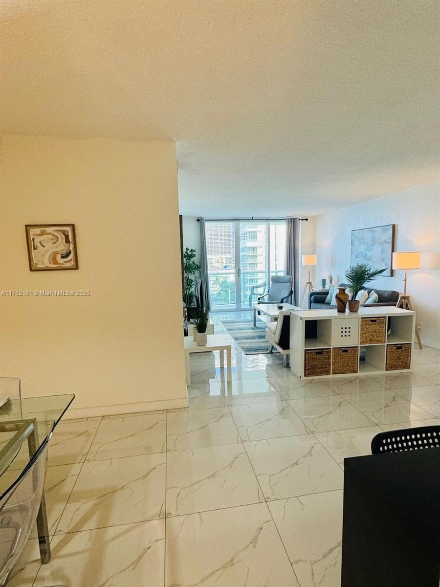 TIDES ON HOLLYWOOD BEACH - Residential